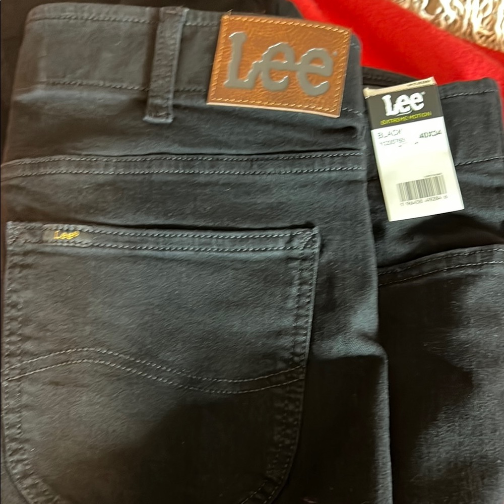ONLY $10 Lee Men's Black Extreme Motion Relaxed Straight Jeans - Picture 6 of 6
